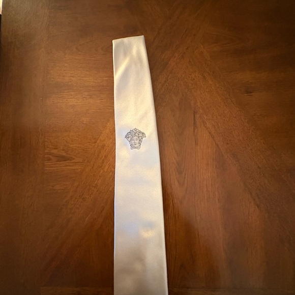 Vintage Versace Ivory Silk Tie with Medusa Emblem - Picture 1 of 2